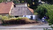 Skoplje: Automobilom se zabio u dvorište kuće (FOTO)