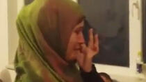 Trenutak kada Srpkinja prihvata islam, postaje Sanela i plače kao kiša (VIDEO)