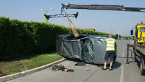 Teška saobraćajna nesreća na ulazu u Prištinu (Foto)