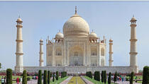 Mladi par pokušao izvršiti samoubistvo ispred Taj Mahala