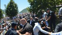 Vučić izviždan i napadnut nakon komemoracije žrtvama genocida u Srebrenici
