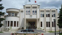 Ljudi na vlasti u Prizrenu zapošljavaju ljubavnice po školama