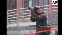 Snajperista puca u Srbina u Prištini 1999. godine (Video)