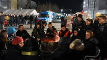 Priština: Treća noć pod šatorima ispred Skupštine Kosova