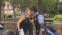 Policajci tražili poljubac u usta u zamjenu za poništenje kazne… (VIDEO)