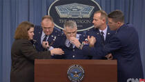 Američki general se onesvjestio pred novinarima (video)