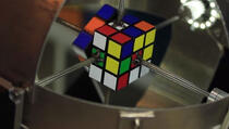 Robot sklopio Rubikovu kocku za manje od sekunde! (VIDEO)
