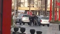 Sukob policije i taksiste u Đakovici (Video)