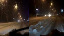 Snijeg otežava saobraćaj u Prizrenu (Video)