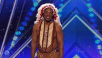 Niko nije mogao da zamisli šta će čovjek obučen kao Indijanac da uradi! (VIDEO)