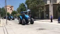 Albanija: I traktorima po mladu (VIDEO)