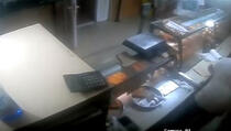 VANDALIZAM U PRIJEPOLJU: Trojica nasilnika napali pekaru koju drži Albanac, pretili bombom (VIDEO)