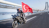 VOŽNJA STOLJEĆA: Turski motociklista jurio 400 km/h! (VIDEO)