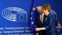Sturgeon: Škotska odlučna ostati u EU