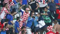 Objavljen skandalozan snimak hrvatskih huligana u meču sa Češkom (VIDEO)