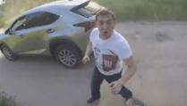 LUDI RUSI: Nasilnik iz Lexusa napao motociklistu, ali bolje da nije (VIDEO)