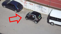 NESVAKIDAŠNJA SCENA: Žena pokušava parkirati Smart!!! (VIDEO) 