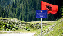 Samoopredjeljenje postavilo zastavu Albanije na granici sa Crnom Gorom