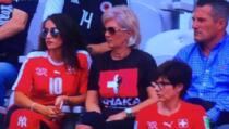 Zanimljiva majica majke braće Xhaka: Pola Švicarska, pola Albanija