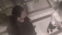 Nepoznati muškarac seksualno maltretirao ženu u liftu, pogledajte kako mu je uzvratila (VIDEO)