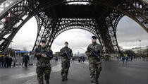 Pariz gradi zaštitni zid oko Eiffelovog tornja 