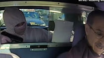 Uperio je pištolj taksisti u glavu i tražio novac, trenutak poslije uslijedio je pravi šok! (VIDEO)