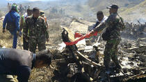 Trinaest osoba smrtno stradalo u padu aviona
