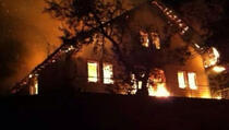 Prizren: Požar zahvatio kuću, dvije osobe povređene