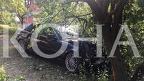 VELIKA BRZINA: Autom uletio u dvorište kuće u selu Zrze