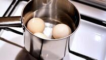 Koristan trik: Dodajte sodu bikarbonu kada kuhate jaja