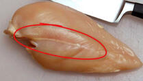Ako vidite ovu bijelu liniju na piletini, dobro razmislite prije jedenja (VIDEO)