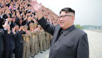Kim Jong-un lansirao balistički projektil: Pogledajte kako su reagirali vojnici koji su ga prvi put uživo vidjeli (VIDEO)