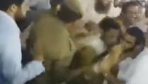 Incident u Meki: Polio se benzinom i pokušao da se zapali ispred Ka'be (VIDEO)