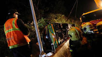 Video: U autobuskoj nesreći na Tajvanu poginule 32 osobe