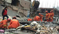 Kina: Srušile se tri petspratnice, mnogo ljudi pod ruševinama (VIDEO)