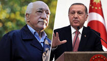 Rat ne prestaje| Gulen poručio Erdoganu: Želim ti pljunuti u lice! (VIDEO)