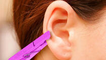 Stavite štipaljku na uho i riješite se zdravstvenih problema (VIDEO)
