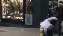 Igrač Cityja brutalno nokautirao čovjeka na ulici (VIDEO)