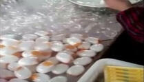 Šokantan video prikazuje kako Kinezi proizvode lažna jaja! (VIDEO)