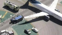Kakav sudar: Avion sa 146 putnika se zakucao u kombi, povrijeđeno osmero (VIDEO)