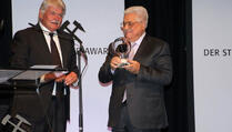 Palestinskom predsjedniku Abbasu uručena "Stiegerova nagrada nada za mir"