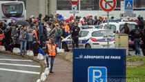 Francuska: Ranjene tri osobe, napadač u bijegu