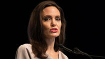 Angelina Jolie: Govor od kojeg se ženama i muškarcima ledi krv u žilama (VIDEO)