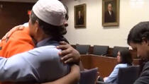 Otac oprostio mladiću koji mu je ubio sina (VIDEO)