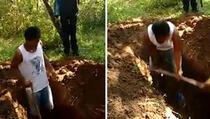 BRAZIL: Rođake natjerali da iskopaju vlastiti grob, upucali ih, pa ih zapalili! (VIDEO)
