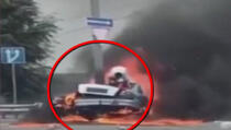 Vozač spašavao goli život iz zapaljenog automobila (VIDEO)