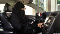 Sa hidžabom za volan (VIDEO)