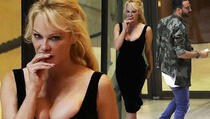 Pogledajte kako je Pamela Anderson izgledala prije brojnih operacija (VIDEO)