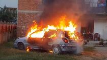 Srbija: Zapalio auto pred djetetom jer nije prošao tehnički pregled (VIDEO)