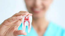 Zube ne treba prati odmah nakon jela, niti u tuš kabini ili na šolji